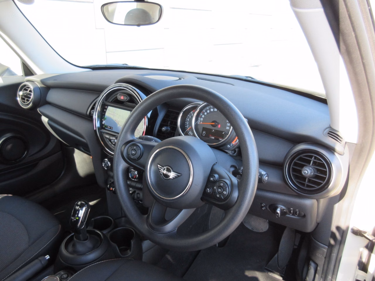 MINI HATCH