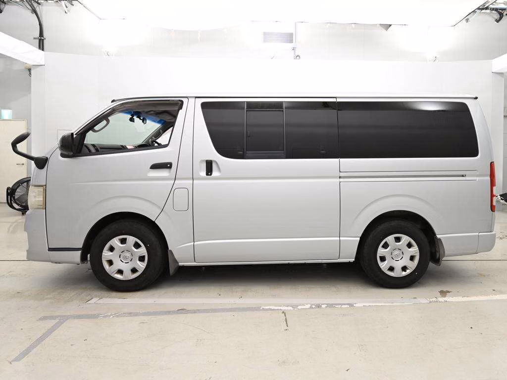 TOYOTA REGIUS ACE