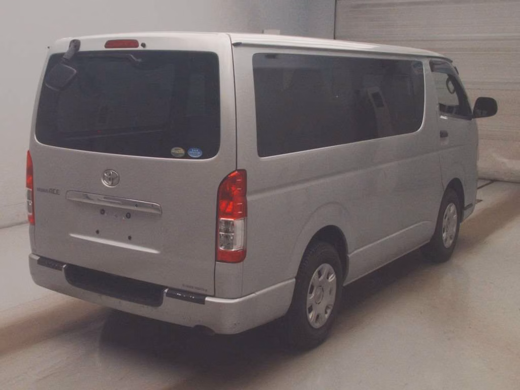 TOYOTA REGIUS ACE