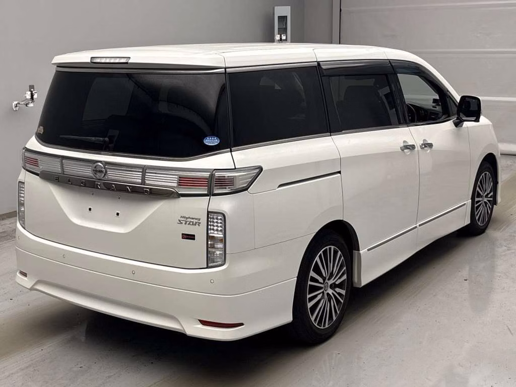 NISSAN ELGRAND