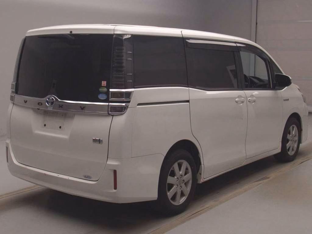 TOYOTA VOXY