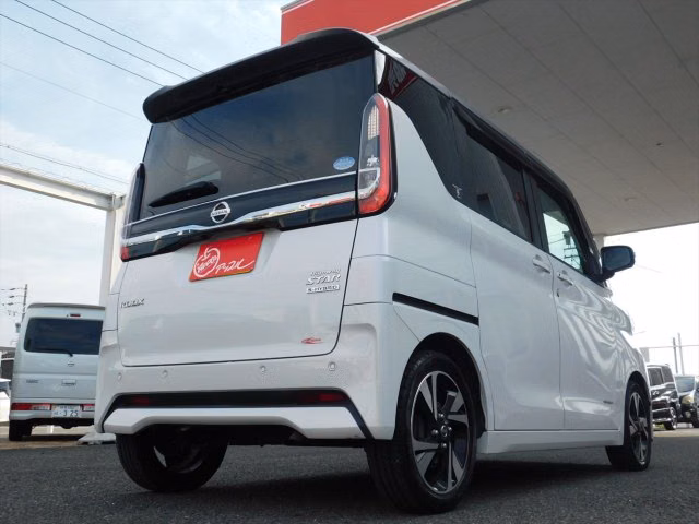 NISSAN ROOX