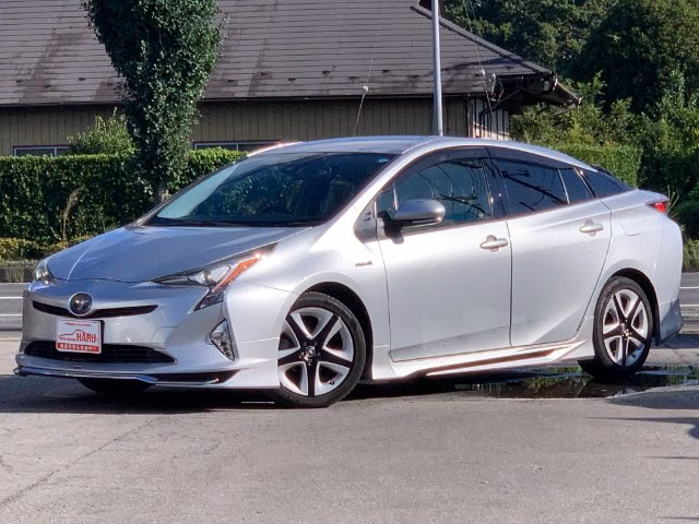 TOYOTA PRIUS