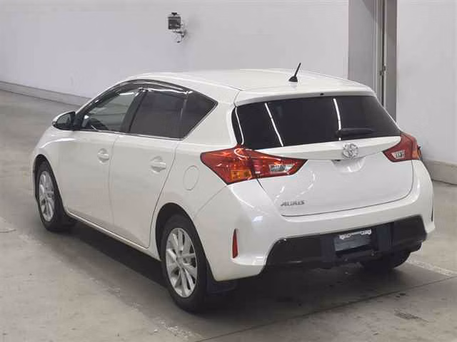 TOYOTA AURIS