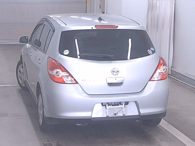 NISSAN TIIDA