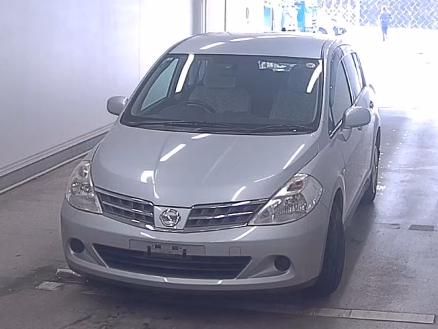 NISSAN TIIDA