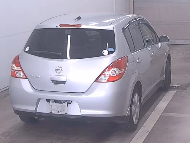 NISSAN TIIDA
