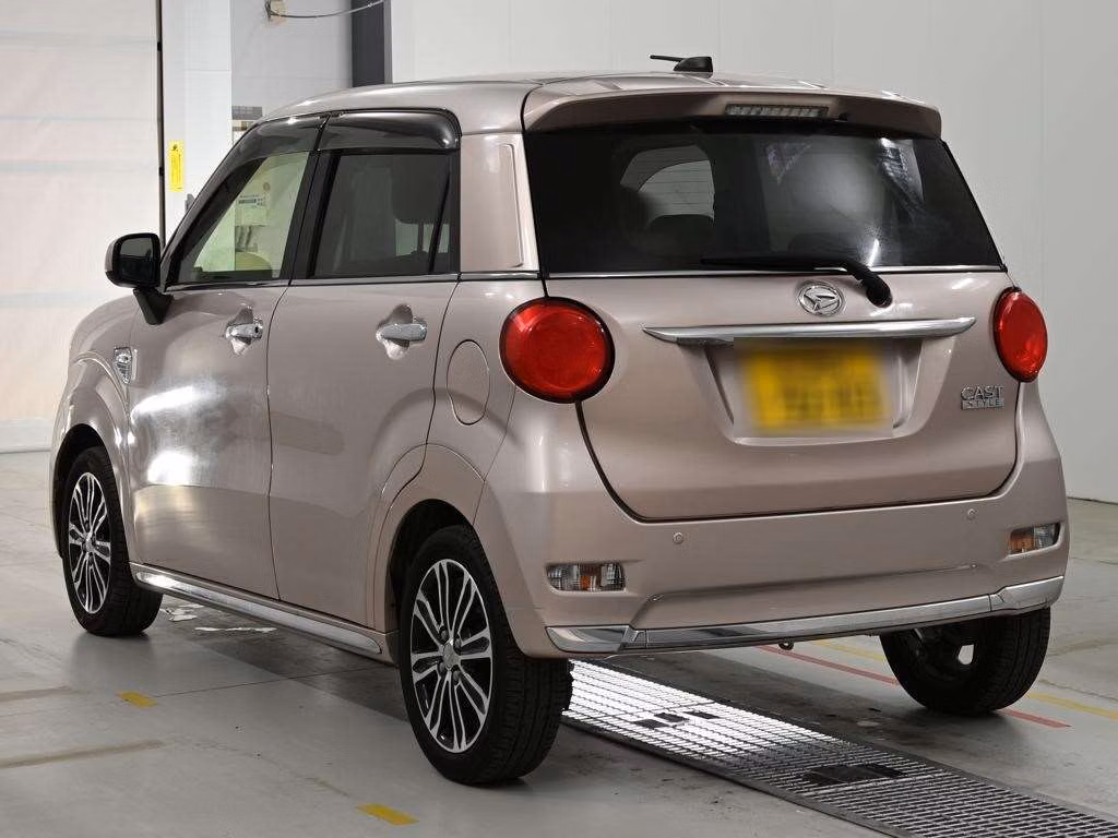 DAIHATSU CAST