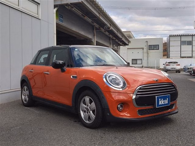MINI HATCH