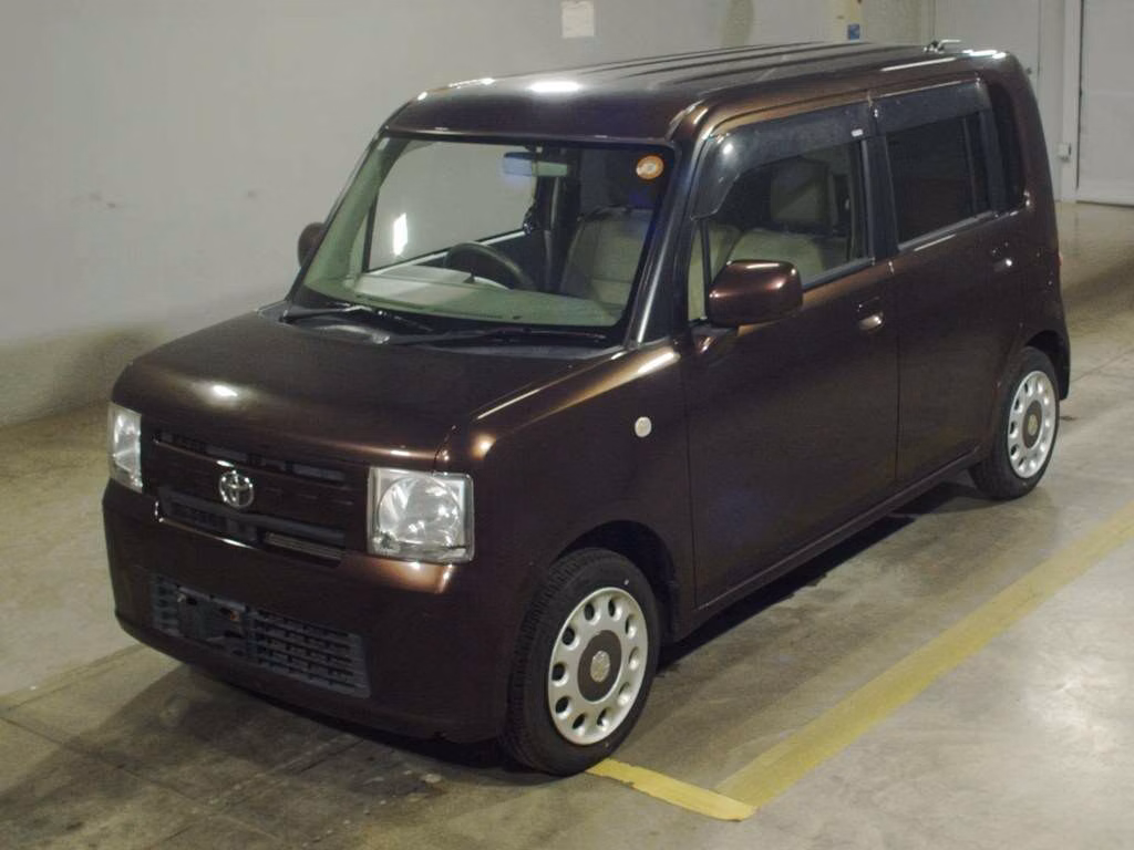 TOYOTA PIXIS SPACE