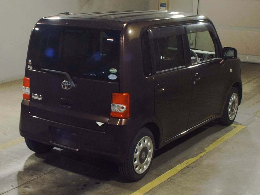 TOYOTA PIXIS SPACE