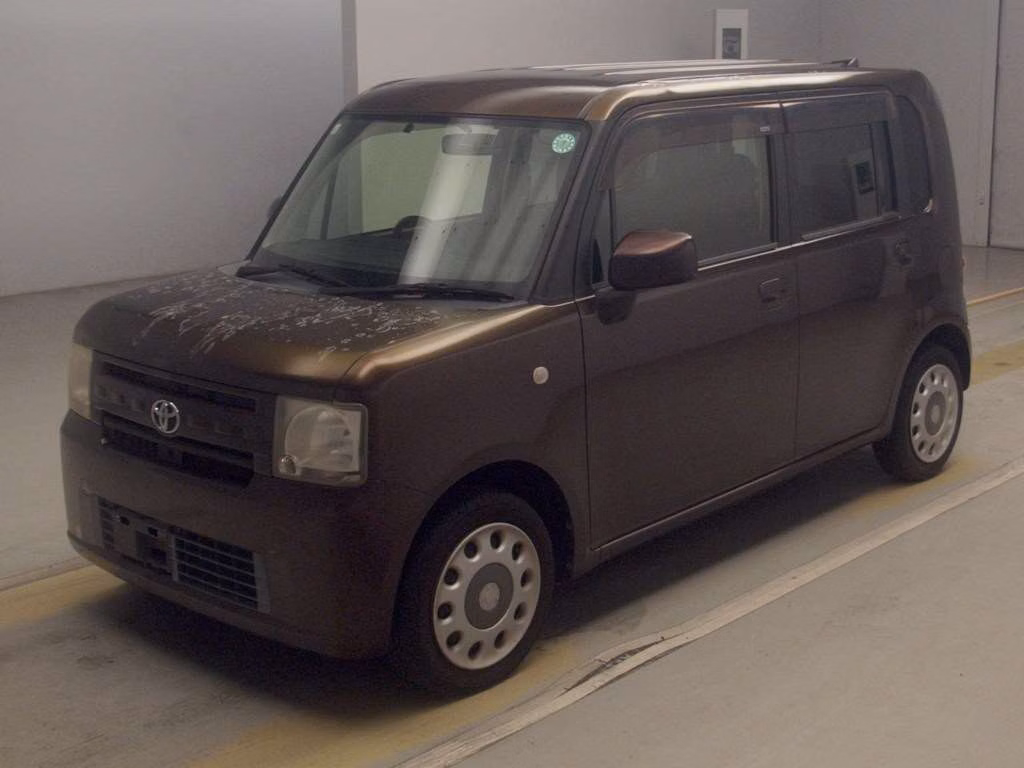 TOYOTA PIXIS SPACE