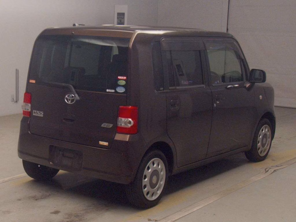 TOYOTA PIXIS SPACE