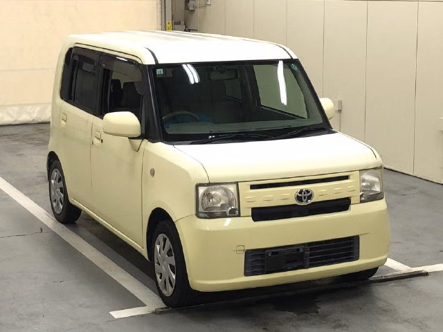 TOYOTA PIXIS SPACE