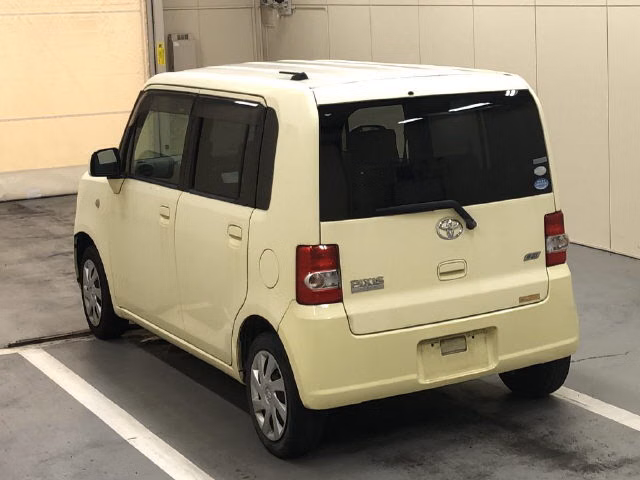 TOYOTA PIXIS SPACE