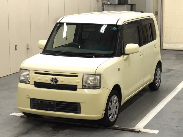 TOYOTA PIXIS SPACE
