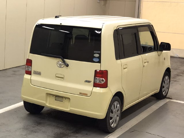 TOYOTA PIXIS SPACE