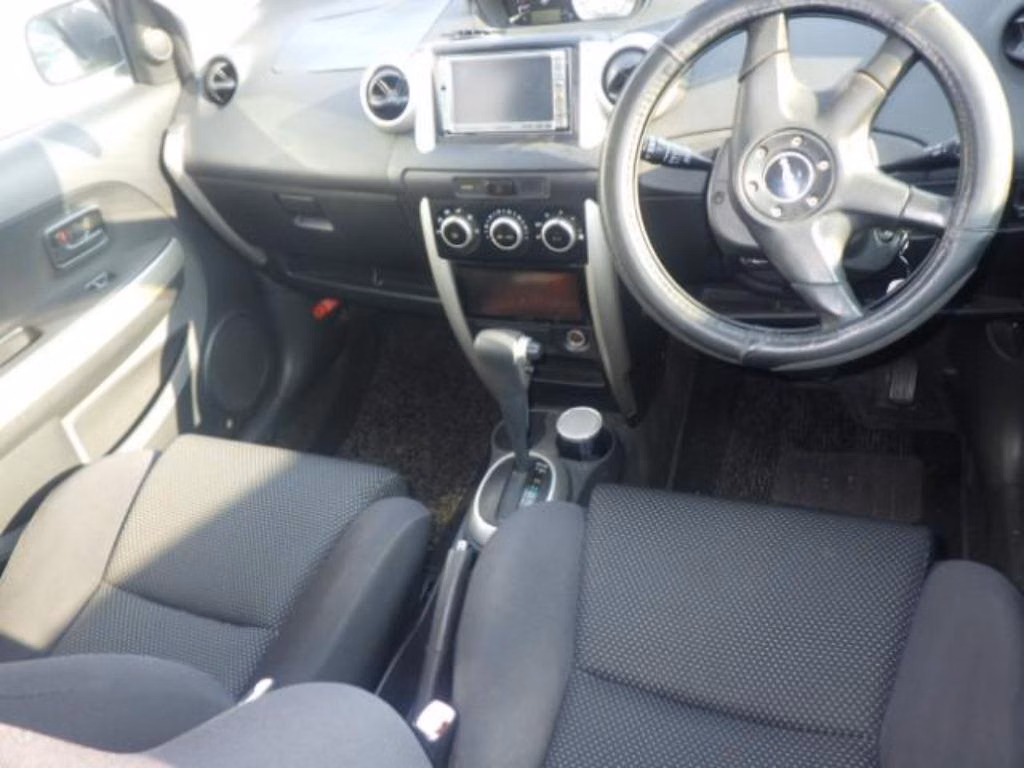 TOYOTA IST