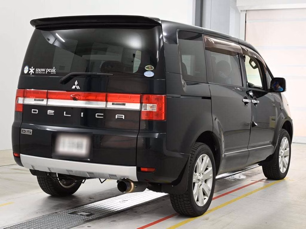 MITSUBISHI DELICA D:5