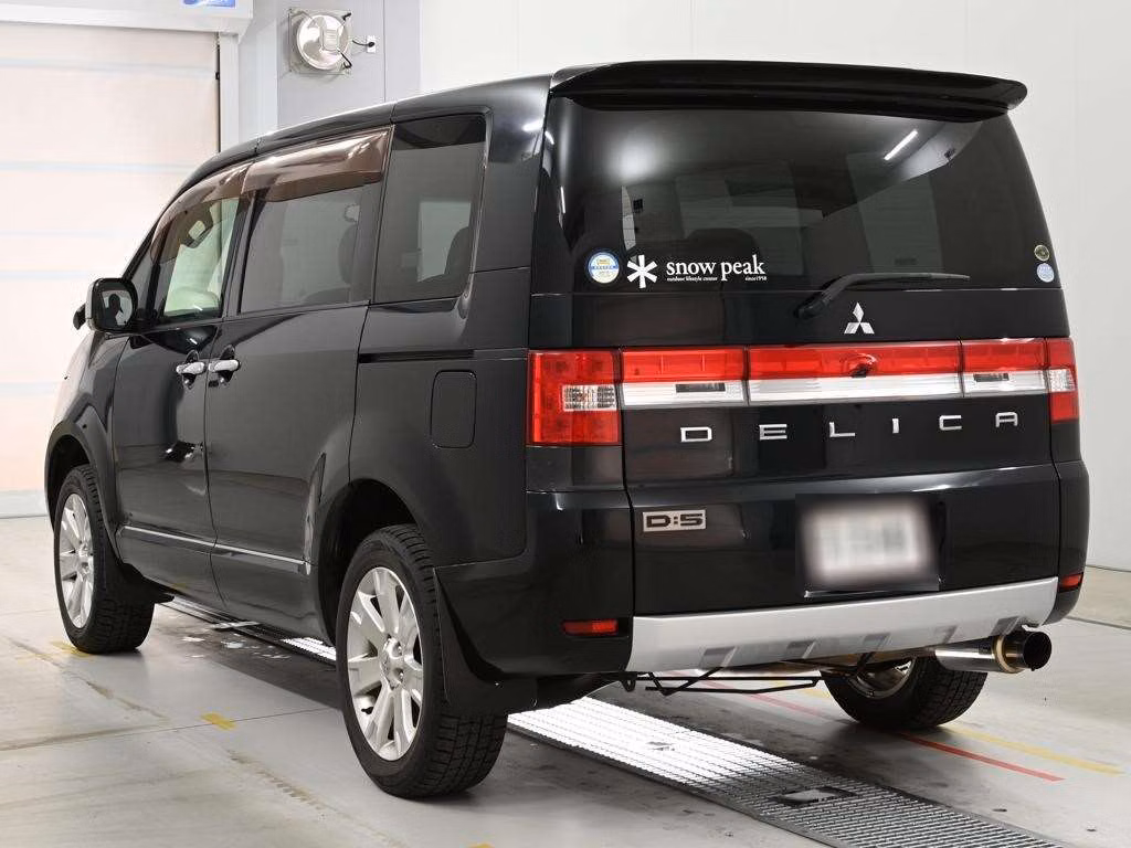 MITSUBISHI DELICA D:5