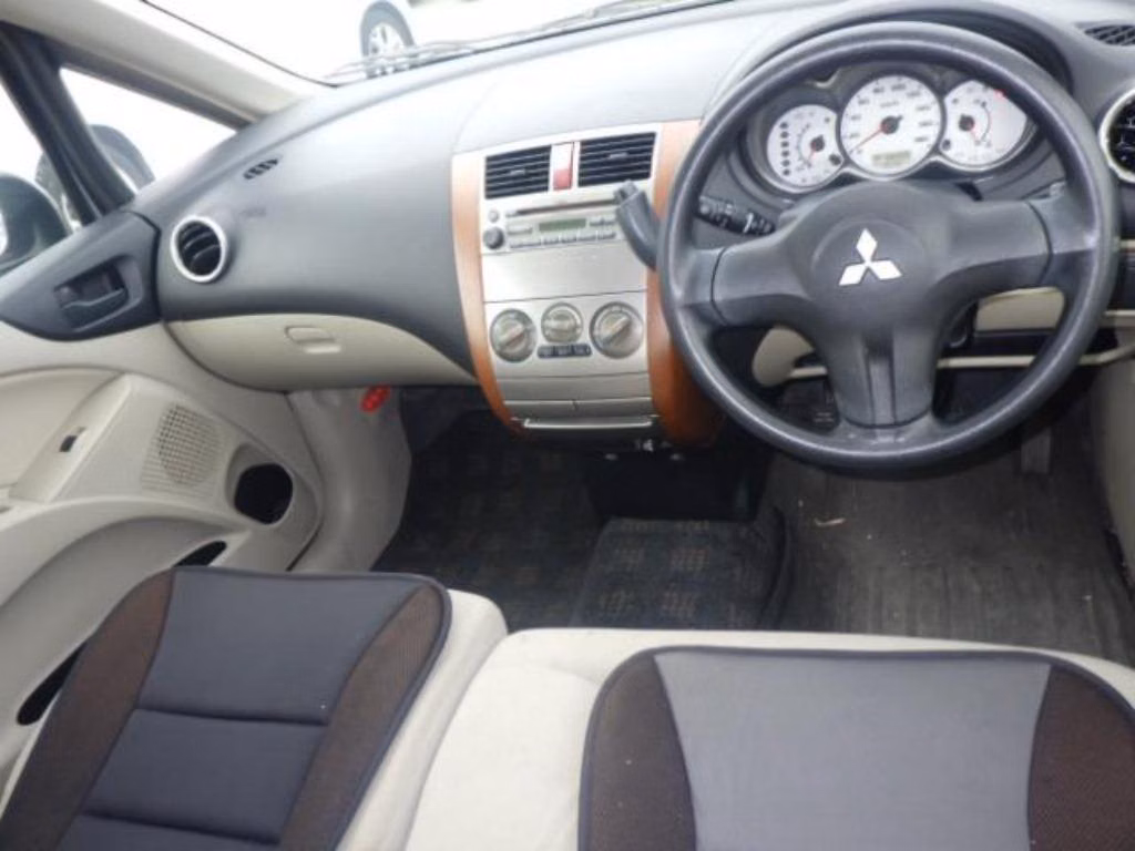 MITSUBISHI COLT