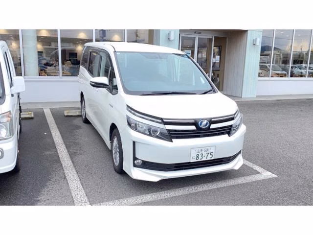 TOYOTA VOXY