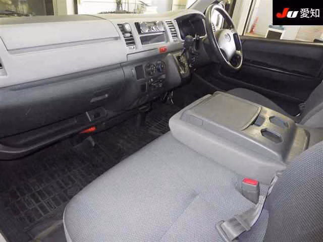 TOYOTA REGIUS ACE