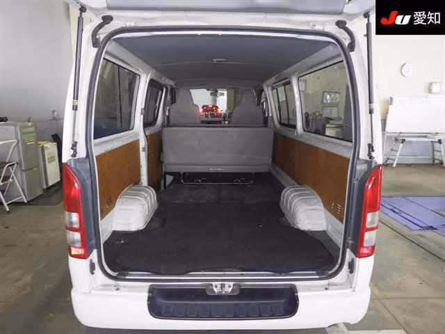 TOYOTA REGIUS ACE