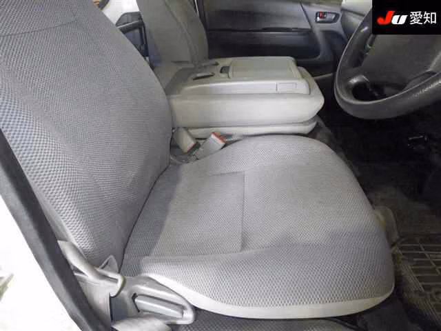 TOYOTA REGIUS ACE
