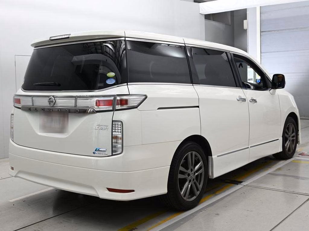 NISSAN ELGRAND