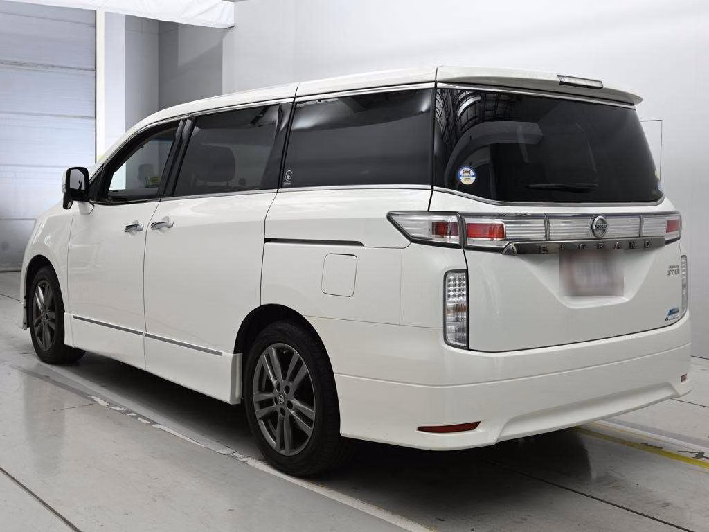 NISSAN ELGRAND