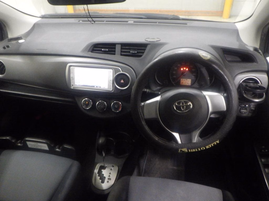 TOYOTA VITZ