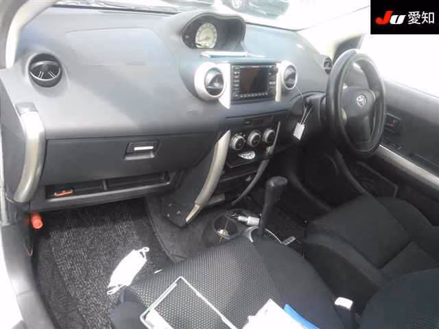 TOYOTA IST