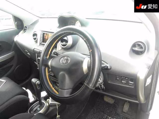 TOYOTA IST