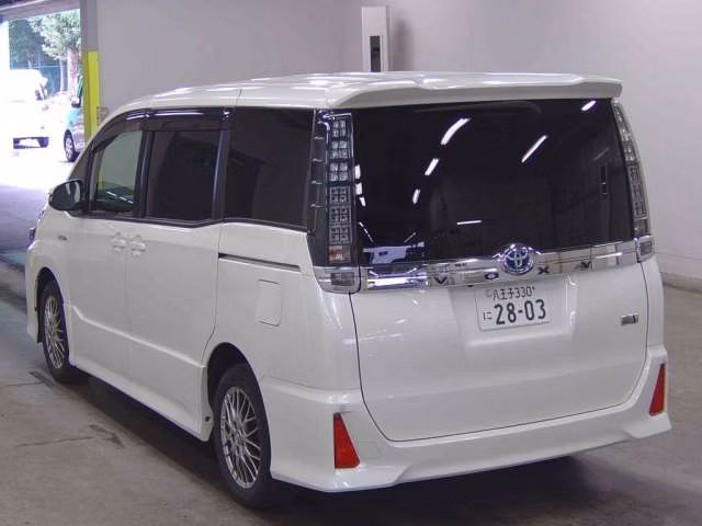 TOYOTA VOXY