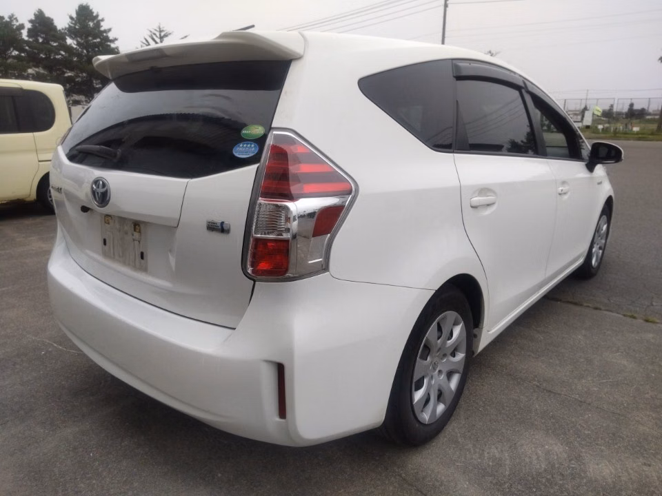TOYOTA PRIUS ALPHA