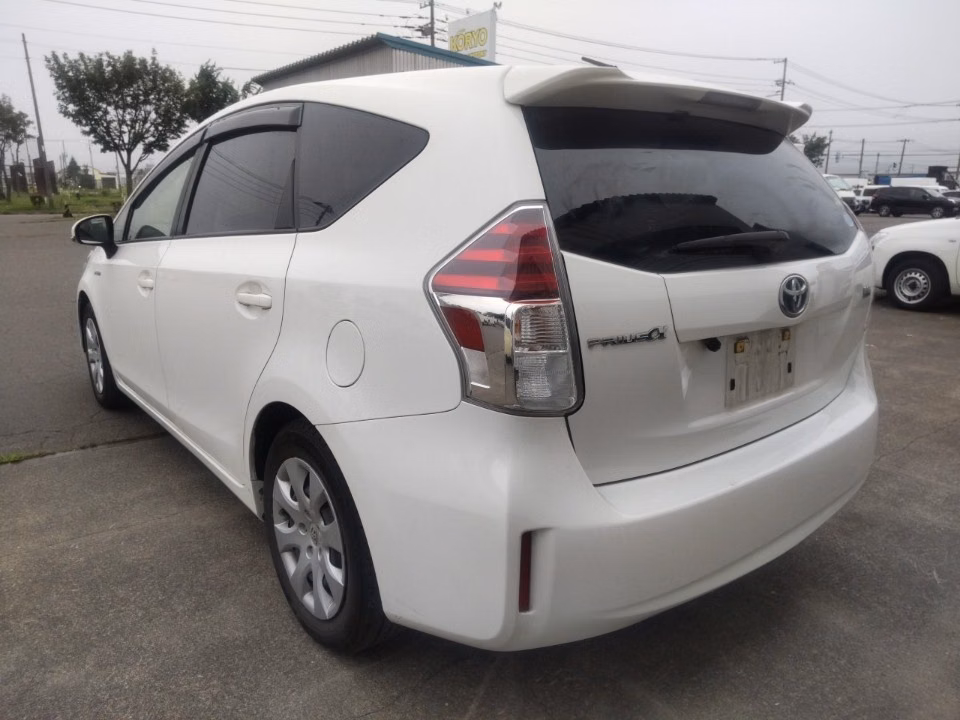 TOYOTA PRIUS ALPHA