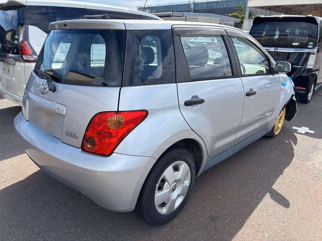TOYOTA IST
