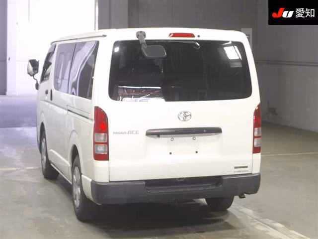 TOYOTA REGIUS ACE