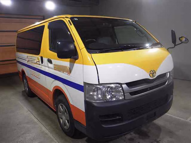 TOYOTA REGIUS ACE