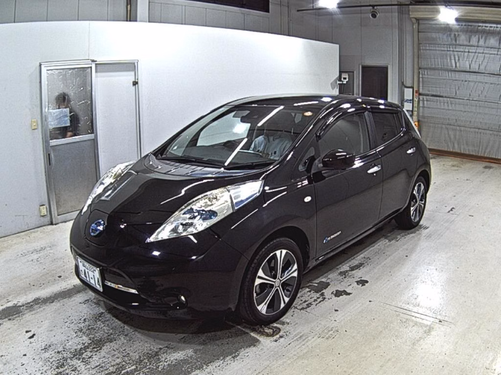 NISSAN LEAF
