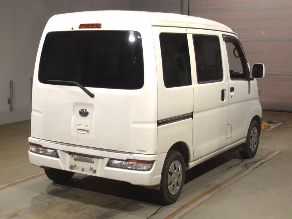 TOYOTA PIXIS VAN