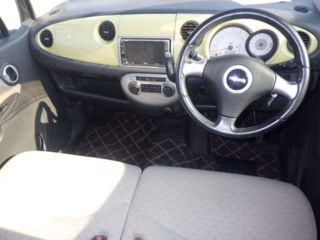 DAIHATSU MOVE LATTE