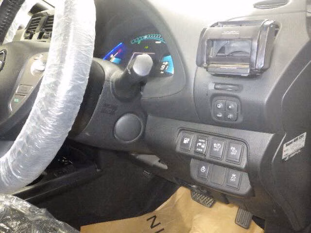 NISSAN LEAF