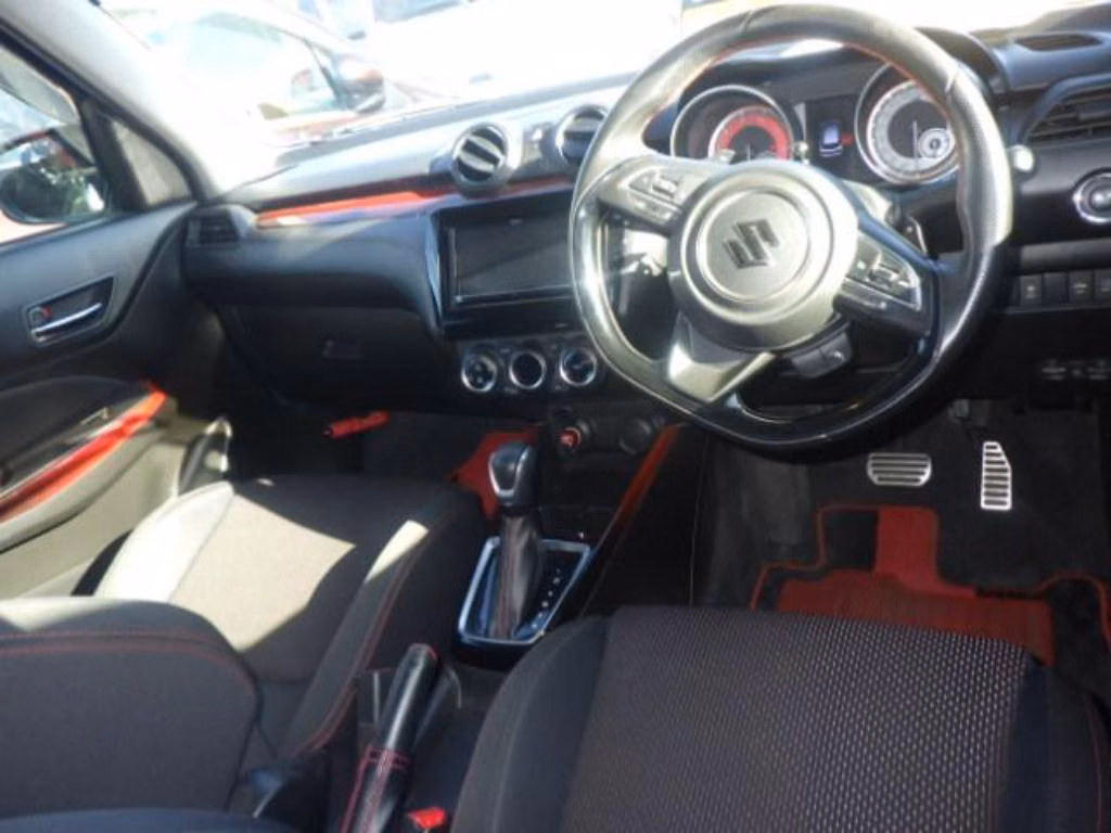 SUZUKI SWIFT