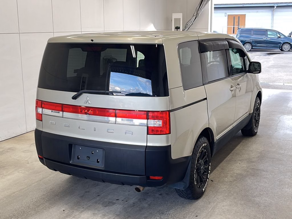 MITSUBISHI DELICA D:5
