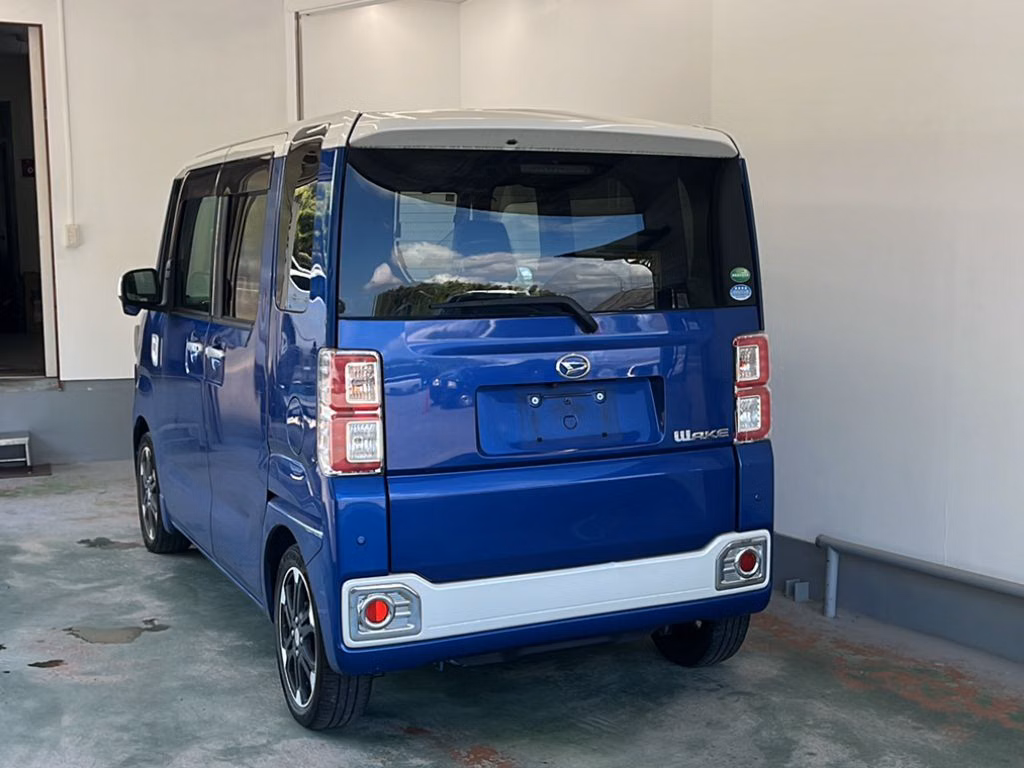 DAIHATSU WAKE
