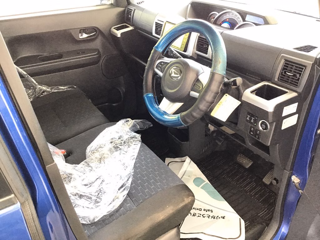 DAIHATSU WAKE