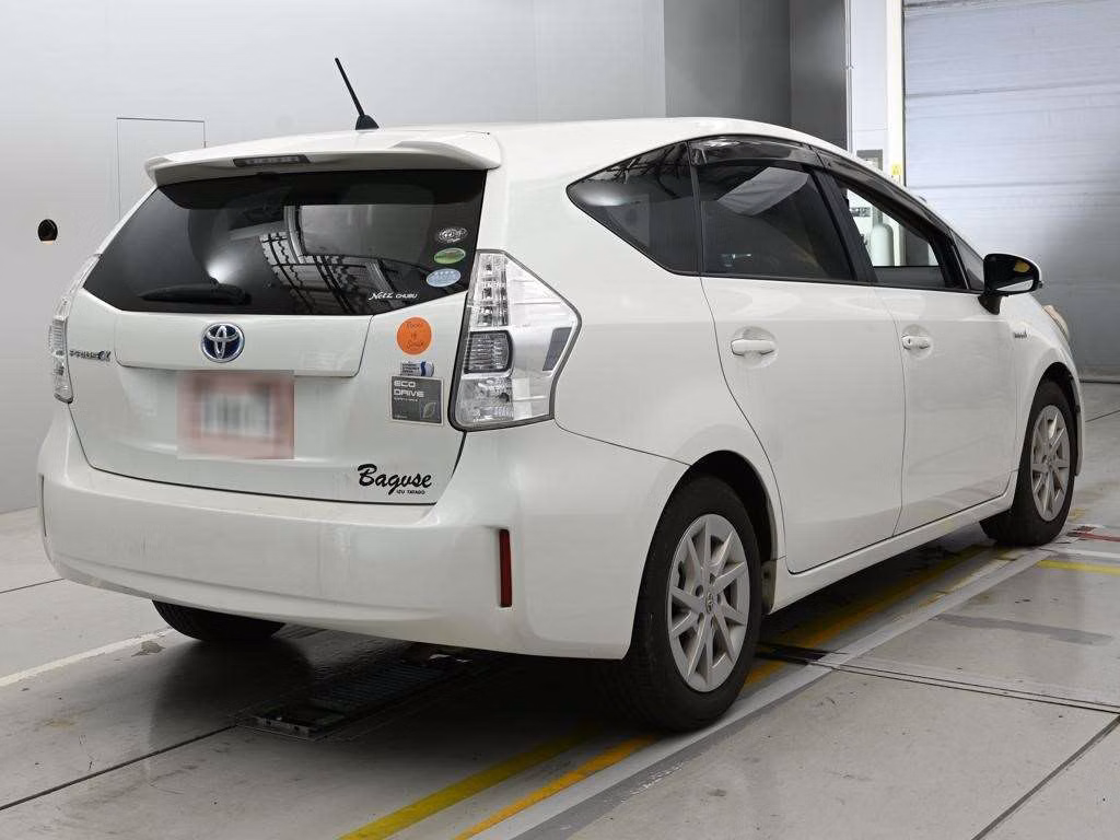 TOYOTA PRIUS ALPHA