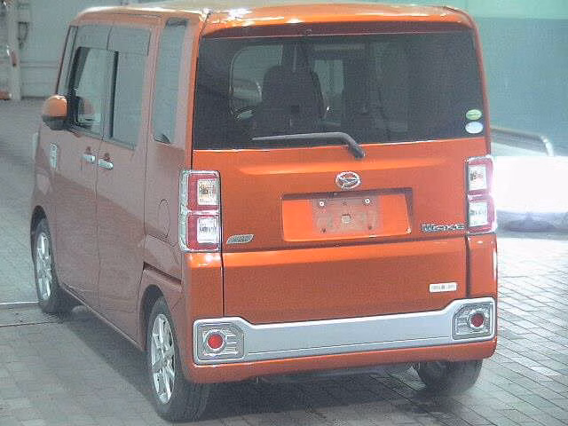 DAIHATSU WAKE